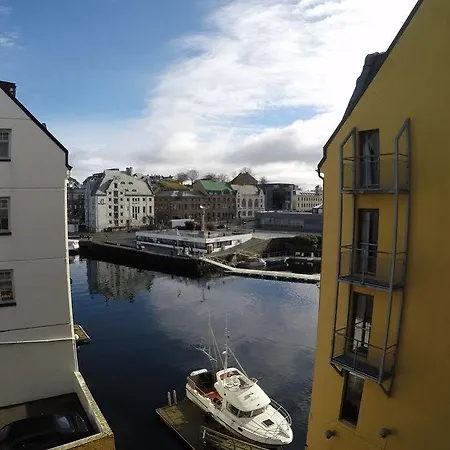 Hotel Clarion Collection Bryggen 4*