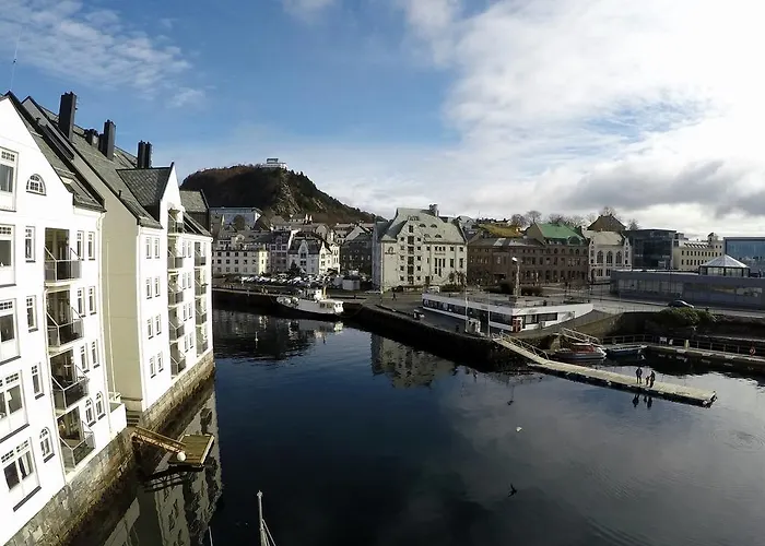 Hotel Clarion Collection Bryggen 4*